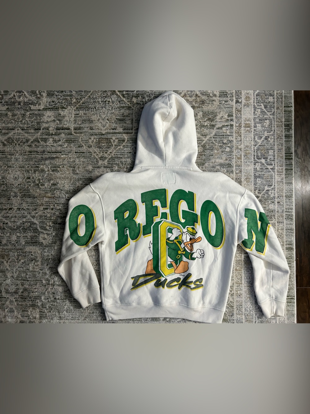 Hollister White Crewneck Hoodie with Green and Yellow Oregon Ducks Size Medium